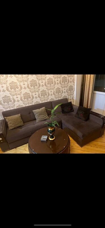 metbex ucun kunc divan: Künc divan, Parça