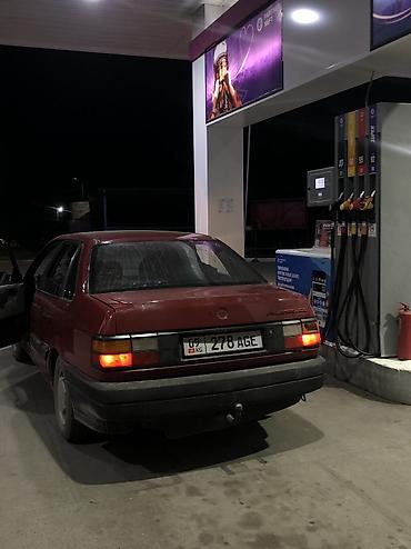camry 1999: Volkswagen Passat: 1990 г., 1.6 л, Механика, Бензин, Седан — 1