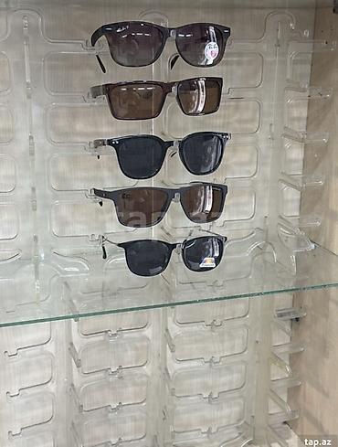 optika vitrini: Məhsul: Eynək sərgiləmə stendi Təsvir: - Material: şəffaf, möhkəm — 2