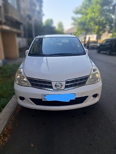 nissan tiida: Nissan Tiida sedan - Kuzov: ağ rəng, 4 qapı, sedan - Salon: qara — 1