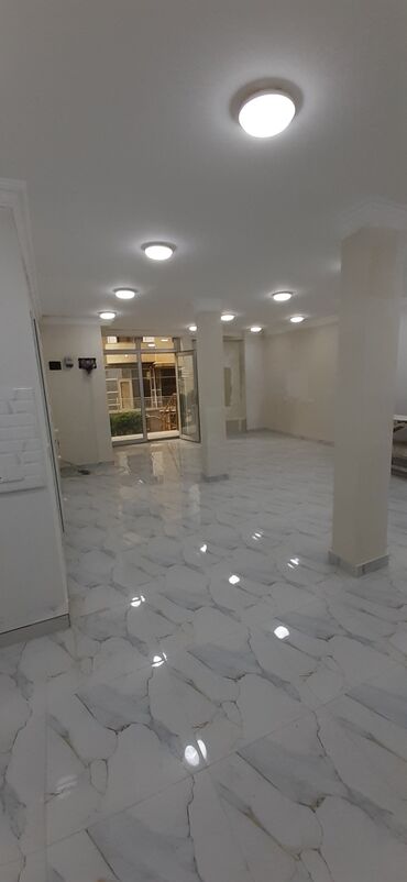 купить новостройку в баку: Çox mərtəbəli binanın altında, dairəvi yolun kənarında yerləşir. Təzə