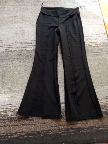 crna kosulja i sive pantalone: L (EU 40), Normalan struk, Zvoncare