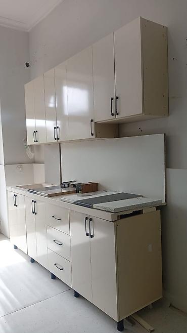 Ev üçün mebel: 💰 Qiymət: 550 AZN Laminat mətbəx mebeli 📏 Uzunluğu: 2.40 m 📐 — 1