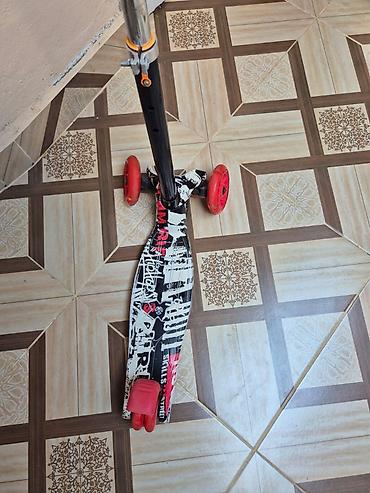 2 tekerli scooter: Uşaq skuterı - Üç təkərli dizayn: 2 ön, 1 arxa təkər – stabil və — 2