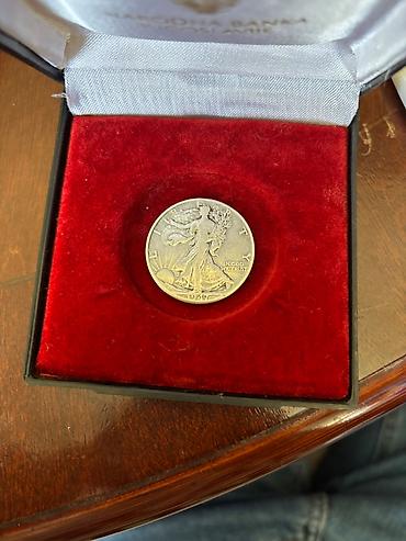 Ostali predmeti za umetnost i kolekcionarstvo: 5 francuskih srebrnih kovanica (2x 1832, 1833, 1838, 1868) 6x pola — 14