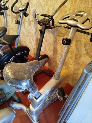 Elliptik trenajorlar: Maqnitik velotrenajor - Kompakt, şaquli (upright) tipli velotrenajor