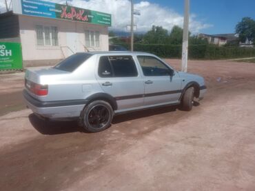 каракол транспорт: Volkswagen Vento: 1993 г., 1.8 л, Механика, Бензин, Седан