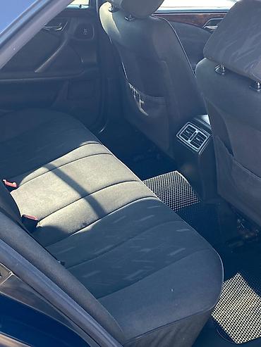 pirus 50 kuza: Mercedes-Benz E-Class: 2.2 l | 1999 il Sedan — 8