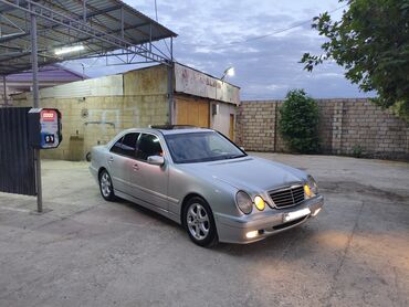 Mercedes-Benz: Mercedes-Benz E 220: 2.2 l | 2002 il Sedan — 6