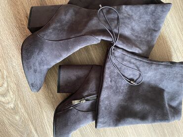 Сапоги: Продаю сапоги деми+зима Продаю сапоги деми+зима Цвет серый Размер 37 — 3