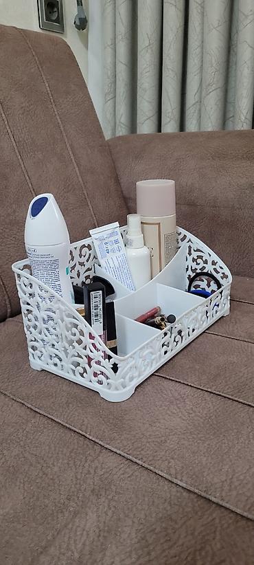 yun corab: Ağ rəngli plastik təşkilatçı səbət - Material: yüngül və davamlı — 2