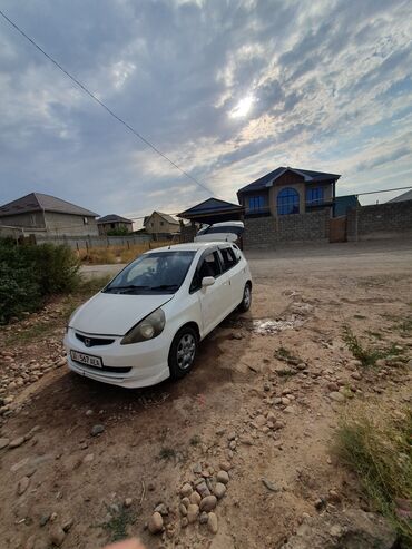 срочно сатылат машина: Honda Fit: 2002 г., 1.3 л, Вариатор, Бензин, Хетчбек