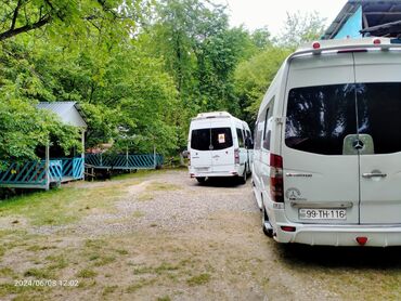 Restoran, kafelər: PANORAMA Ailəvi Restoran – çay kənarında piknik məkanı.QƏCRƏŞDƏ — 12
