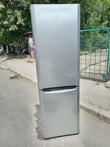 mantil sivi: Double Chamber Indesit, color - Grey, Used