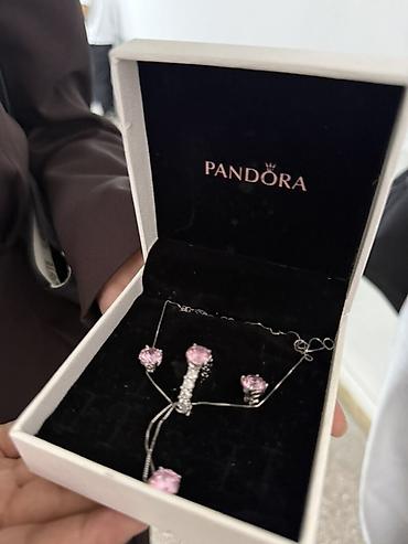 Набор украшений Pandora с розовыми вставками Состав: - Кулон на