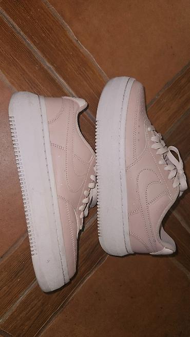 tref novi pazar: Nike air force u broju 39. Kao novo, par puta nošene. Svetlo roze — 1