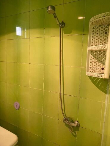 Anbar və emalatxanalar: 8Noyabr prospektində, Əbilov adlanan küçədə belə bir səliqəli həyət — 16