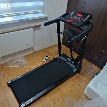 беговая дорожка без поручней: Компактная беговая дорожка Sport с поручнями и встроенным дисплеем