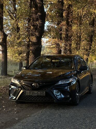 сатам же алмашам: Toyota Camry: 2018 г., 2.5 л, Автомат, Бензин, Седан