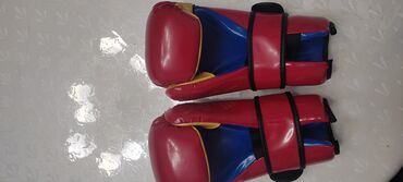 перчатки боксёрские: Срочно продаю футы и перчатки для Тхэквондо в хорошем состоянии всего