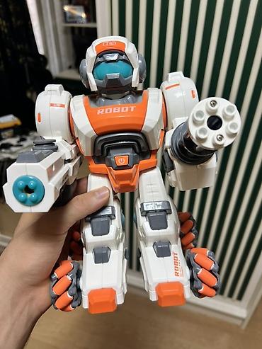 loona robot: Uzaqdan idarə olunan oyuncağı robot - Rənglər: ağ, boz və narıncı — 2
