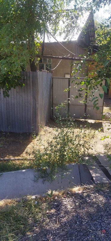 дом на день рождения: Үйдүн жарымы, 44 кв. м, 3 бөлмө, Риелтор, Эски ремонт
