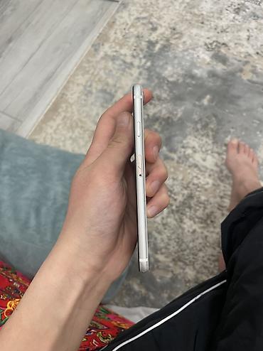 Apple iPhone: IPhone SE 2020, Б/у, 64 ГБ, Белый, Защитное стекло, 78 % — 8