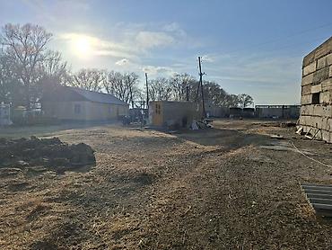 Продажа дач: Продается дом-фазенда в городе Балыкчы. Большой участок -40 — 11