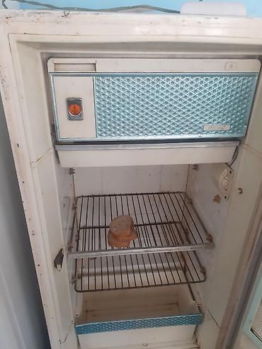 su soyuducuları: Retro “Uğur” soyuducu - Korpus: klassik ağ rəng, metal karkas - Üst — 1