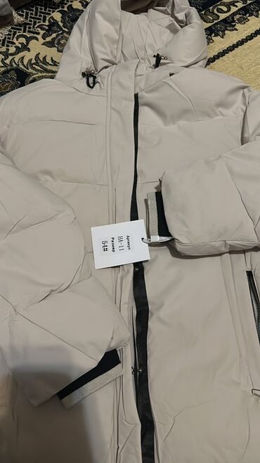 длинное трикотажное платье с капюшоном: Женская зимняя куртка-пуховик, светло-бежевый цвет. - Размер: 48 -