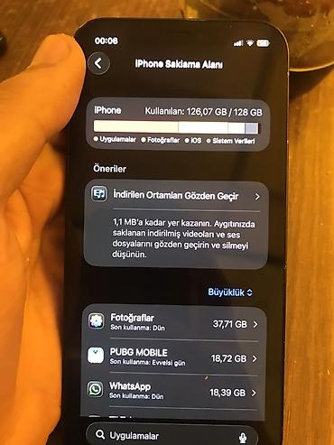 Apple iPhone: IPhone 12, Qara — 10