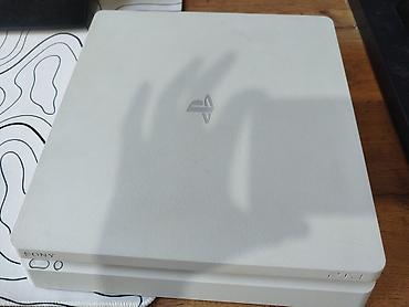 PlayStation 4 Slim (ağ rəng) + 2 ədəd simsiz dualshock tipli idarəetmə lalafo.az -da — 3 PlayStation 4 Slim (ağ rəng) + 2 ədəd simsiz dualshock tipli idarəetmə — 3