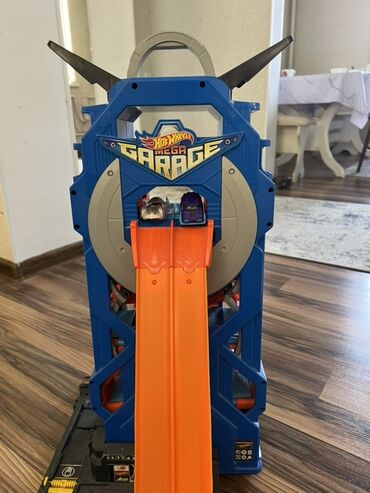купить колеса на коляску: Игровой набор Hot Wheels Mega Garage - Вертикальный многоуровневый