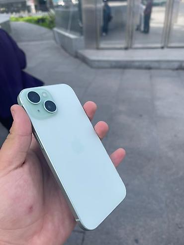 IPhone 15, Б/у, 128 ГБ, Alpine Green, Чехол