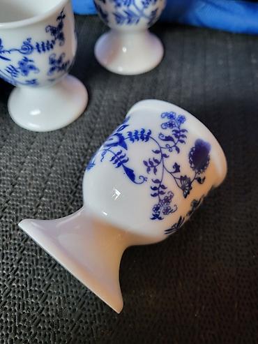 sobne lampe: Porcelanska nova,vintaz postolja za jaja. Postolja za jaja. Komada 6 — 10