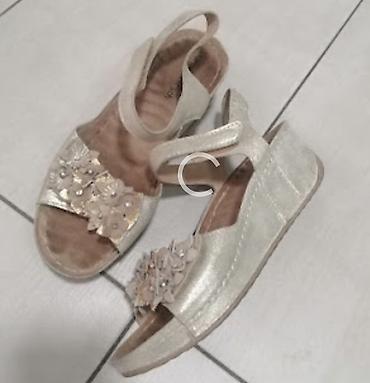 zelene starke converse: Nežno zlatne sandale, malo nošene, gazište je kožno. Br 39 — 3