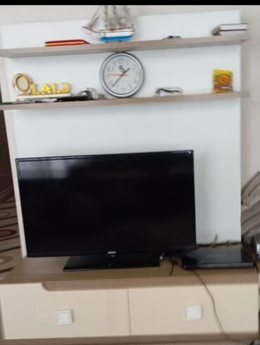 TV altlığı: Düz TV altlığı, Polkalı, Laminat