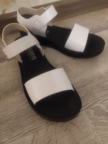 обувь белая: Босоножки 37 размер