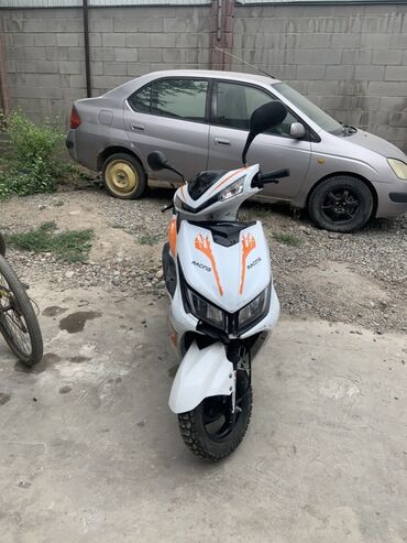 скутер на воду: Экспертиза бар Бензин м8 тяга ракета вложение по пластику