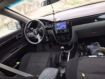 prius spoyler: Avtomobil: Sedan, yas asvalt rəng Kuzov: 4 qapı, arxa spoyler konturlu — 4