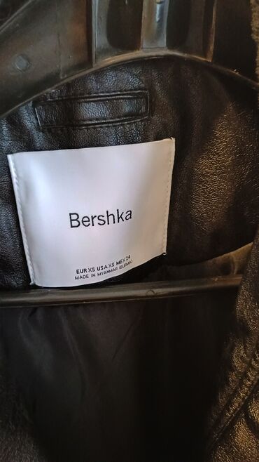 Ostale jakne, kaputi, prsluci: Jakna Bershka Xs Crna Nova i bez ikakvih ostecenja Kupljena u radnji — 6
