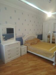 Uzunmüddətli kirayə mənzillər: Şəhərin mərkəzində 3otaqlı mənzil icarəyə verilir.İşığı suyu — 14