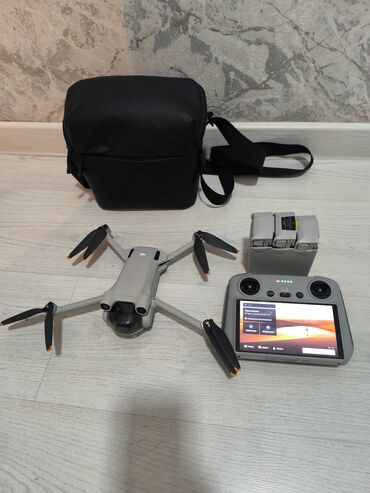 прокат морозильника: Портативный дрон DJI Mini 3 Pro серого цвета с четырьмя винтами