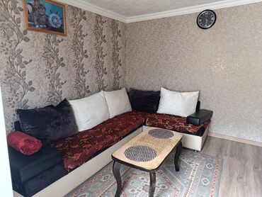 metbex perdeleri: Künc divan, Jurnal masası
