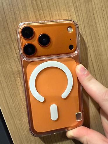 yığılma ayfonlar: Iphone 11 - 17 e yigilib
Arxasinda bilinmiyen cat var — 1