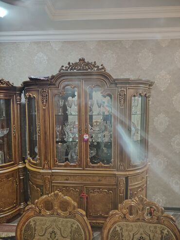 ПО для бизнеса: Стеклянная витрина-шкаф