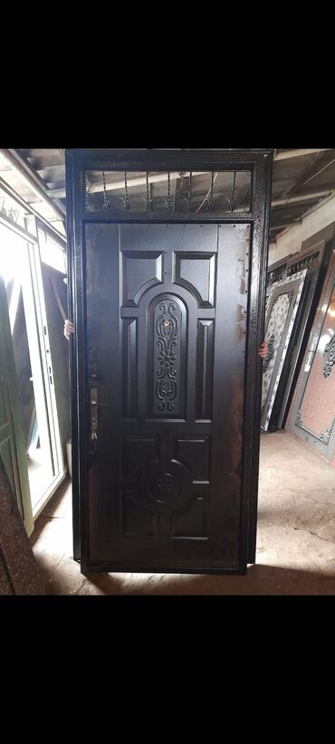 Həyət darvazaları: Darvazalari̇n renglenmesi̇ xi̇dməti̇ növbəti̇ el i̇şi̇mi̇z 😍 — 6