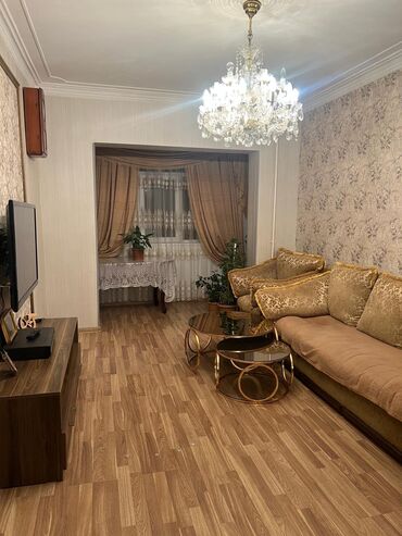ağdaş kirayə evlər: Bakı, 8-ci mikrorayon, 3 otaqlı, Köhnə tikili, m. Azadlıq Prospekti, 70 kv. m