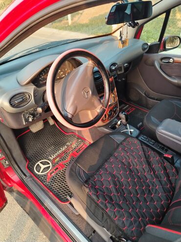 Mercedes-Benz: Mercedes‑Benz A‑Class (A140/A160 seriyasına oxşar), qırmızı rəngli, 5 — 6