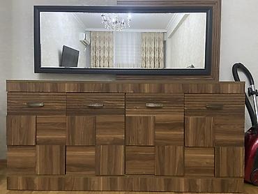 komod mebel: Ağac teksturalı dekorativ komod və böyük güzgü dəsti - Material — 1